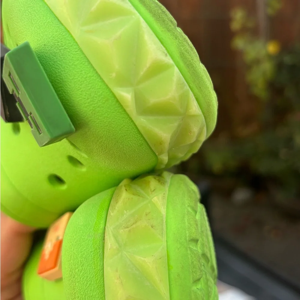 CROCS vibrant lime